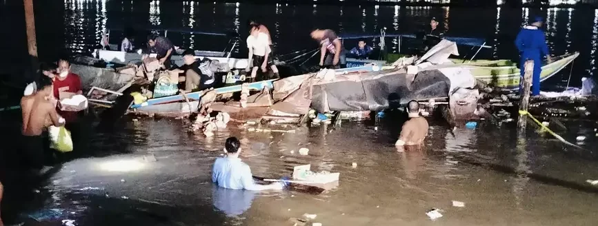 Perahu Tradisional Pengangkut Sembako Meledak di Pelembang