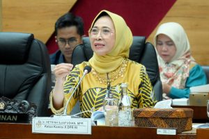 DPR Sebut Pemberian Hadiah dari Murid ke Guru Timbulkan Konflik Kepentingan