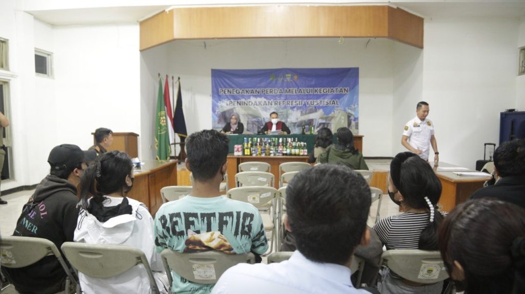 Satpol PP Kota Bandung Gelar Sidang Tipiring, 38 Pelanggar Minol dan Asusila Dikenakan Sanksi