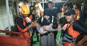 Puluhan Wisatawan yang Terjebak di Tengah Laut Babel Berhasil Dievakuasi