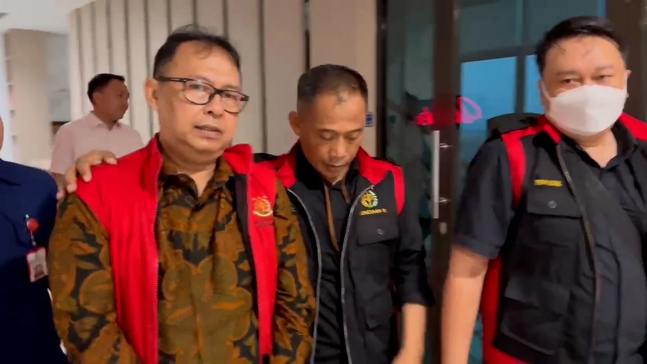 Kejati Jabar Tahan Mantan Sekda Kota Bandung