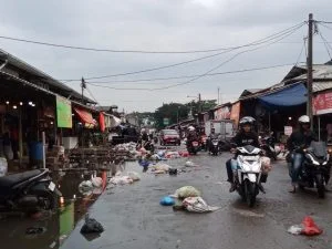 Pedagang Pasar Gedebage Keluhkan Banjir dan Sampah Berserakan Usai Hujan