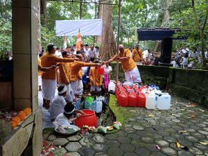 Umat Buddha Kabupaten Lombok Utara Gelar Ritual Pengambilan Tirta Paritta