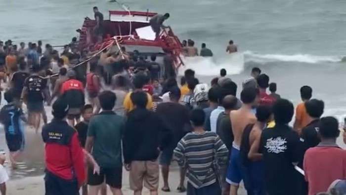 Kapal Wisata Tenggelam di Pulau Tikus Bengkulu, Tujuh Wisatawan Meninggal