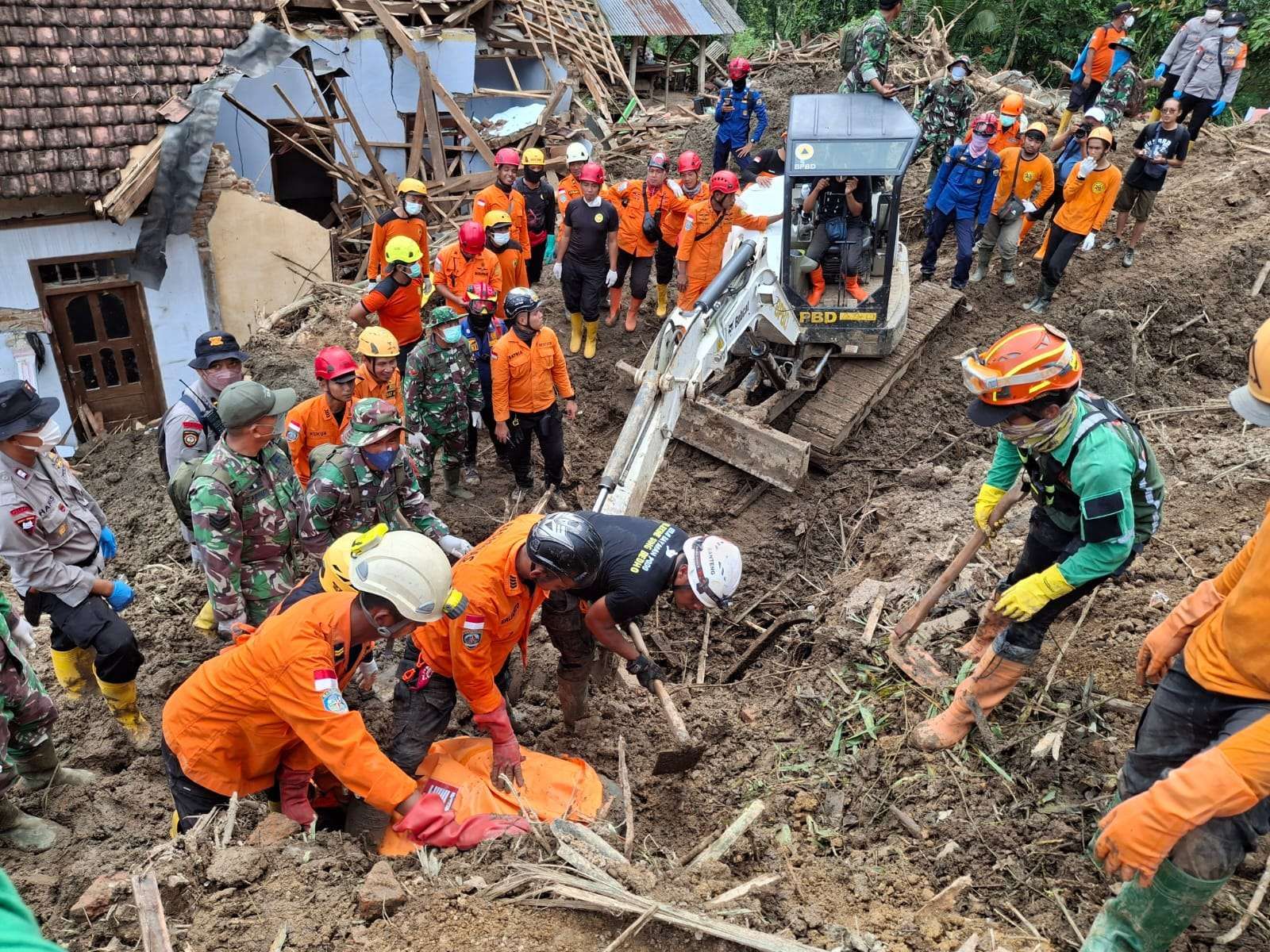 Enam Orang Meninggal, Pencarian Korban Longsor Trenggalek Ditutup