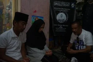 Umuh Muchtar Sambangi Rumah Duka Dua Bobotoh Asal Garut Yang Tewas Dalam Kecelakaan
