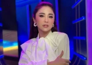 Dewi Perssik