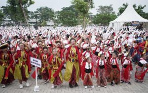 Hari Tari Sedunia 2025 - Tari Kliningan Karawang - Dok Pemkab Karawang