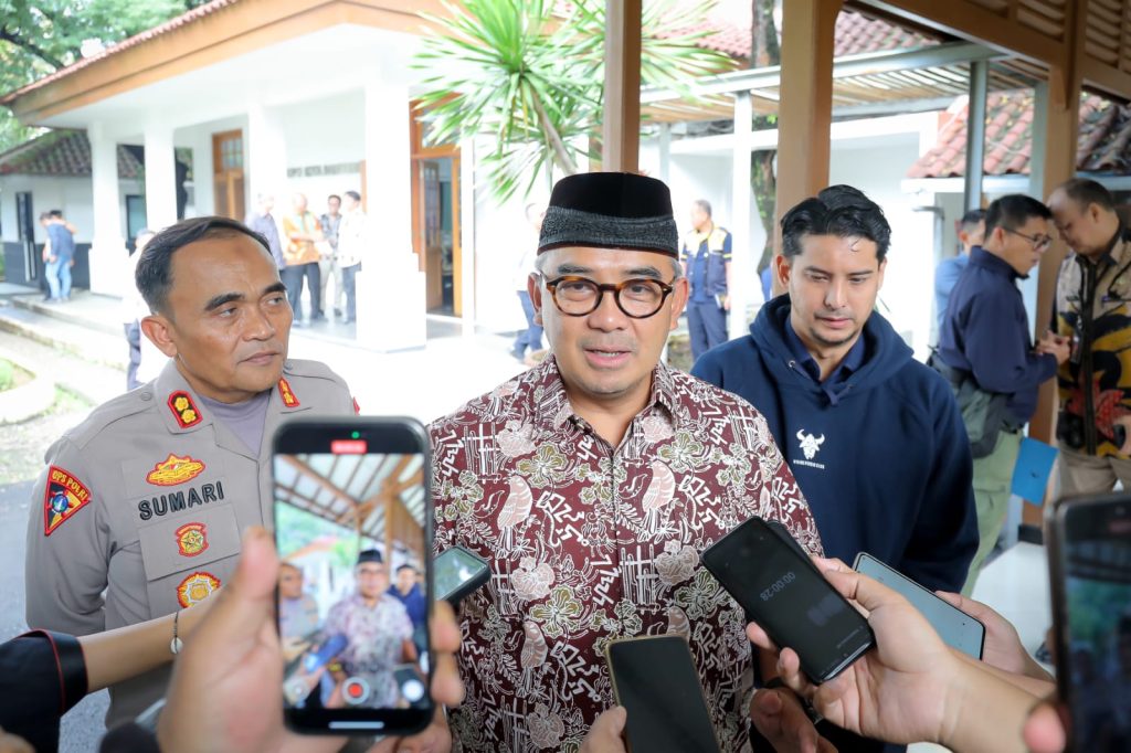 Komitmen Farhan Tangani Sampah Jelang 100 Hari Kerja