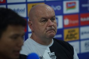 Bobotoh Minta Dibuatkan Patung, Begini Respons Bojan Hodak