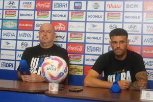 Persib Kehilangan Banyak Pemain Bertahan, Bojan Hodak Singgung Dua Nama Bek Veteran