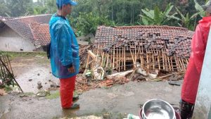 Longsor Salawu Tasikmalaya Akibatkan Lima Rumah Rusak Berat, Belasan Lainnya Terancam