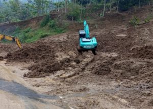 Lonsgor Kuningan buka tutup jalur