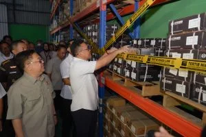 Kemendag Grebek Gudang Berisi 1,6 Juta Produk Impor Ilegal China di Tangerang