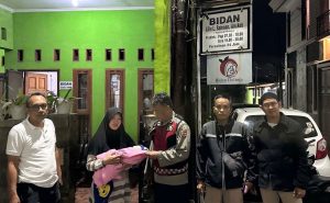 Penemuan bayi dalam kardus