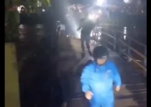 Jembatan Terapung Cijeruk Roboh Kedaraan Bermotor Terjabak