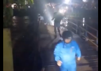 Jembatan Terapung Cijeruk Roboh Kedaraan Bermotor Terjabak