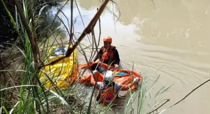 Korban Terseret Arus Sungai Cipelang Ujung Sumedang Ditemukan Meninggal