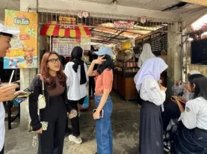 Kekuatan Teh Poci dan Media Sosial: Strategi untuk Menyentuh Rasa danMeningkatkan Penjualan