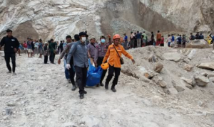 Longsor Gunung Kuda Cirebon