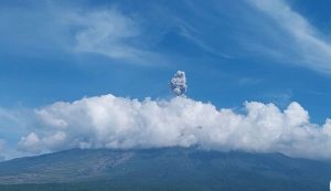 Gunung Semeru Erupsi, Dilarang Melakukan Aktivitas Apapun Sejauh 8 Km dari Puncak