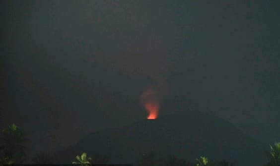 Gunung Ibu di Malut Kembali Erupsi, Masyarakat Dilarang Aktivitas Radius 2 Km