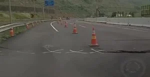 Pergerakan Tanah di Jalur Tol Cisumdawu Akibatkan Badan jalan Amblas dan Tiang PEnyangga Bergeser