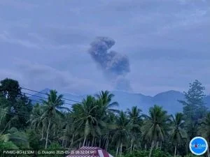 Gunung Dukono di Maluku Utara Erupsi Kembali, Lontarkan Abu Vulkanik 1 Km dari Puncak