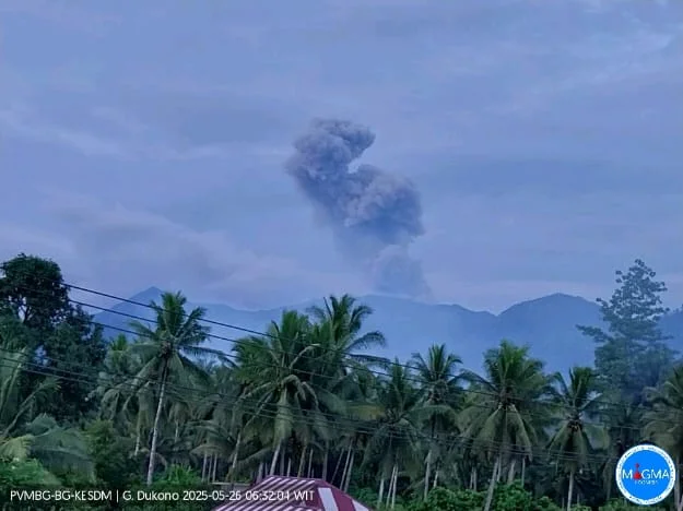 Gunung Dukono di Maluku Utara Erupsi Kembali, Lontarkan Abu Vulkanik 1 Km dari Puncak