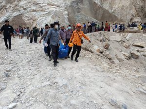 Longsor Gunung Kuda Cirebon