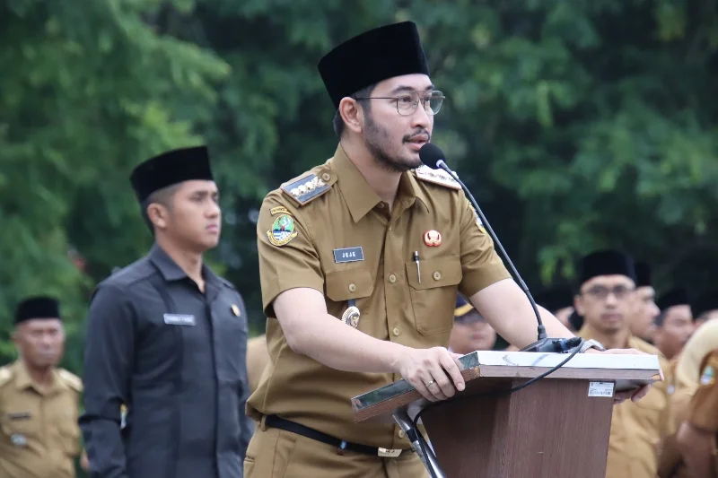 jeje perbaiki jalan bandung