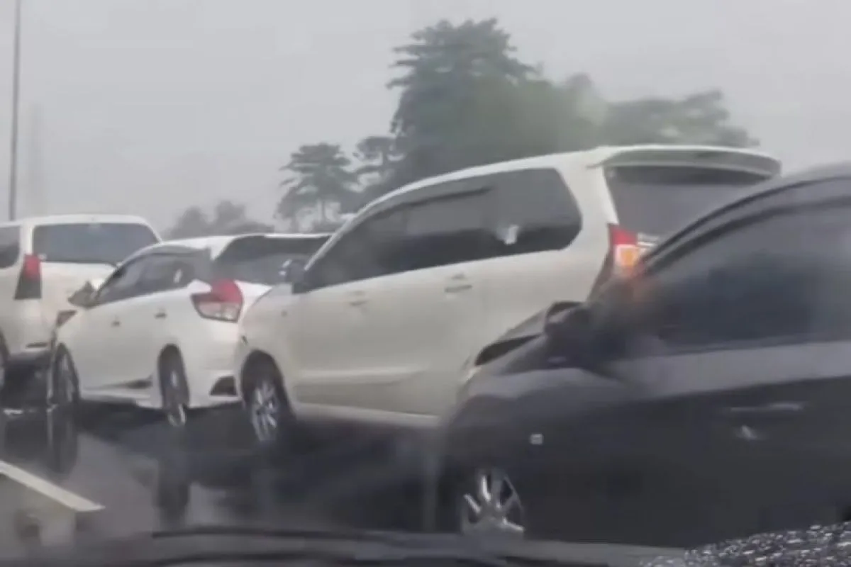 kecelakaan beruntun tol cileunyi