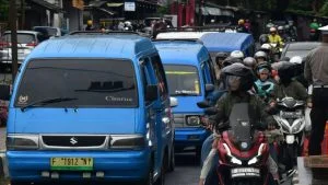 long weekend Sopir angkot libur