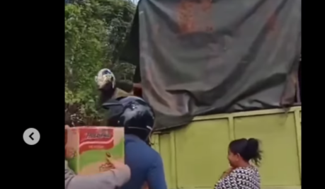 truk sembao kecelakaan