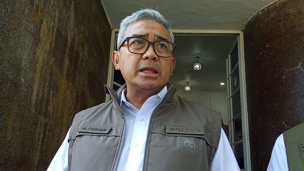 Wali Kota Farhan Cek WNI di Iran: Siap Lindungi Jika Ada Warga Bandung di Zona Konflik