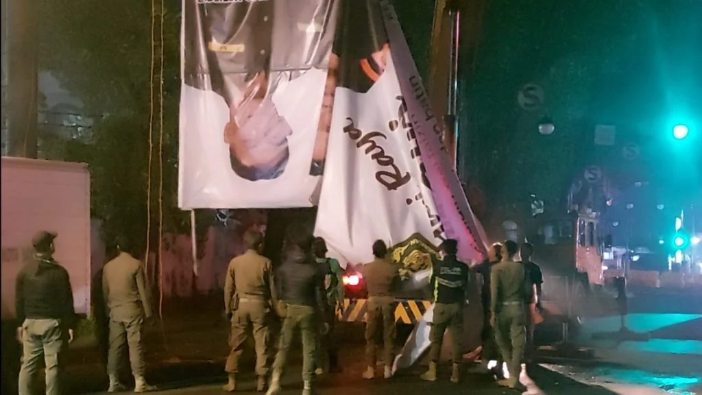 Pemkot Bandung Tertibkan Ribuan Reklame, Pemasangan Bando Dilarang di Perda Baru