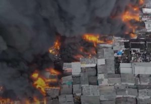 Ribuan Warga Korban Kebakaran Penjaringan Mengungsi ke Lahan Kosong