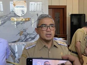 Dukung Kebijakan Mendagri, Farhan: Stop PHK, Gerakkan Ekonomi Daerah Lewat Rapat di Hotel