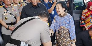 Listyo Sigit Cium Tangan Megawati