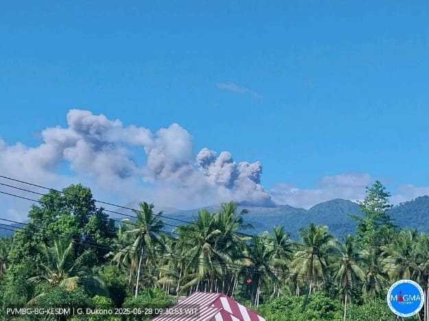Gunung Dukono Erupsi-1