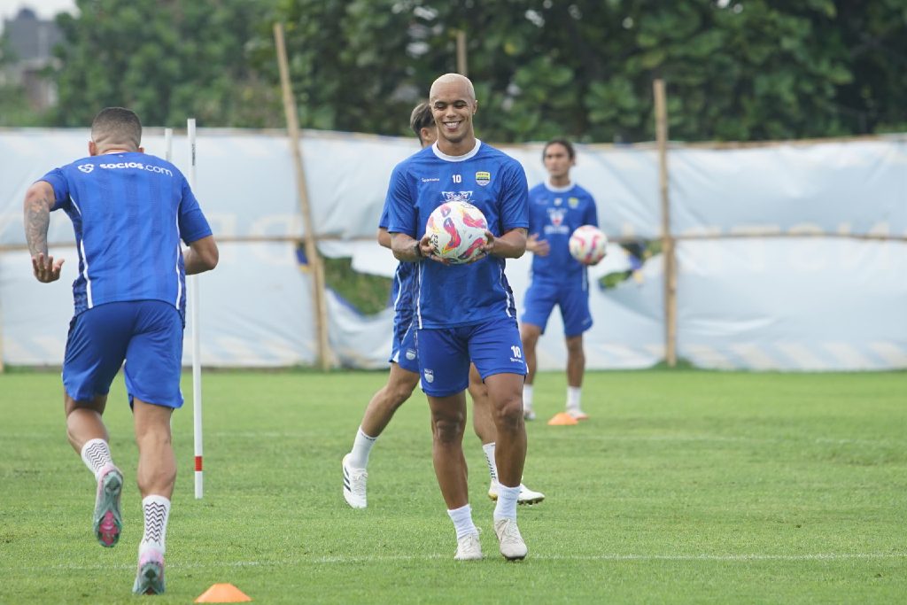 Level Kebugaran Pemain Asing Dan Lokal Terlihat Berbeda, Bojan Hodak: Beberapa Dari Mereka Tidak Berlatih