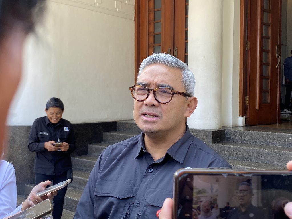 Farhan Desak Pemerintah Pusat Buka Lagi Bandara Husein, Pariwisata Kota Bandung Terancam Mati!