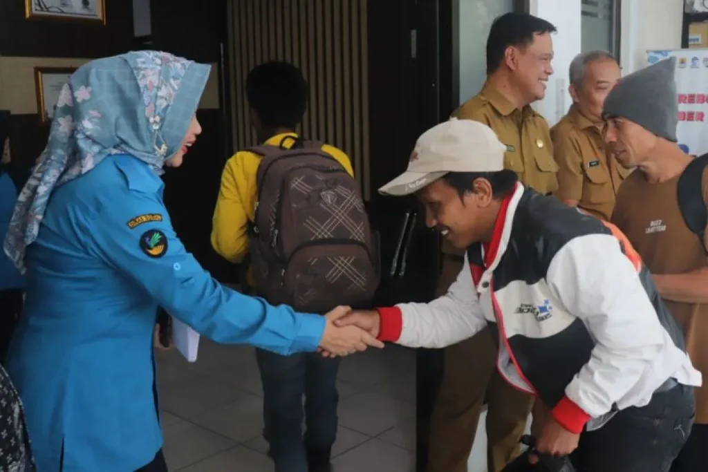 Warga Cirebon Terlantar di Subang