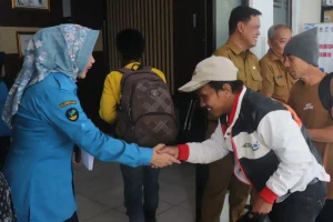 Warga Cirebon Terlantar di Subang