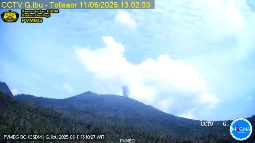 gunung ibu erupsi