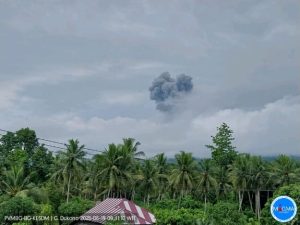 gunung dukono erupsi