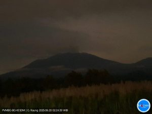 gunung raung erupsi