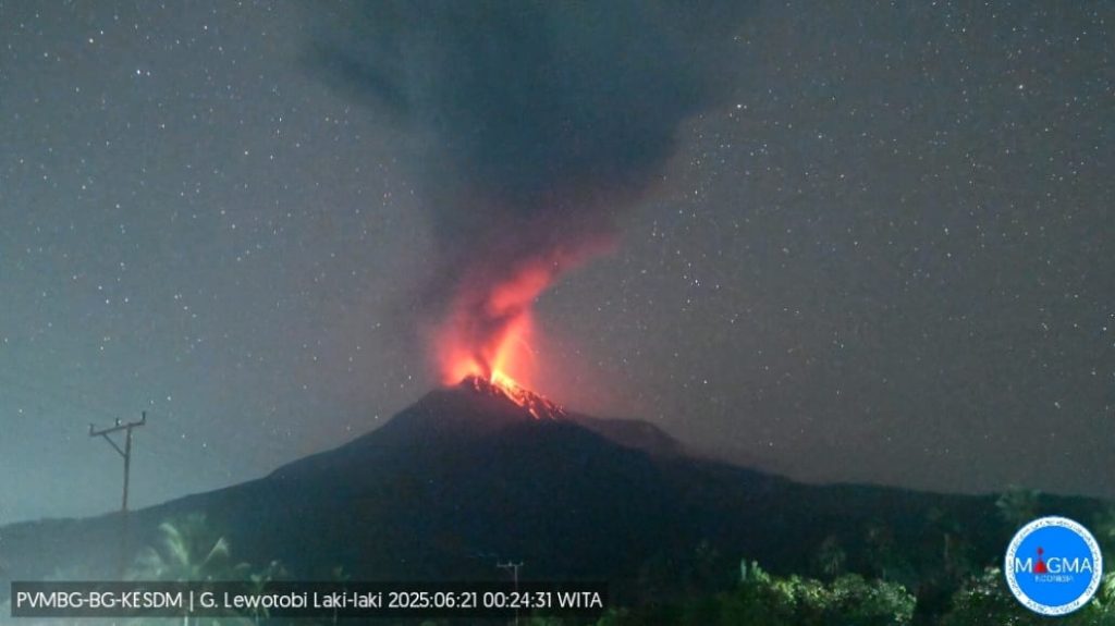 Gunung Lewotobi Laki - laki Kembali Erupsi, Masyarakat Tidak Melakukan Aktifitas Radius 7 Km