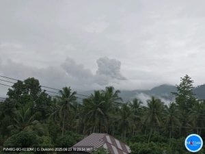 gunung dukono erupsi