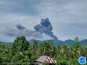 gunung dukono erupsi